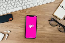 Lyft Reports Q4 Revenue Miss, Shares Decline