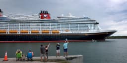 an image of Six Flags Faces Class Action for Securities Fraud Post-Cedar Fair Merger, Investors Down Nearly 64%