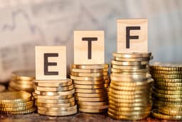 $5,200 Gold Prediction Puts Mining ETFs Under Scrutiny: Chance or Excess?