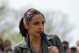 AOC Cautions Against '2008-Like' Dangers from AI Hype, Asserts Tech Giants Shouldn't Rely on a Bailout