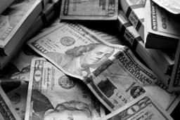 Dividend Investor Who Earned $18,000 a Month Despite 'Bloody' Selloff Shares His Top 6 Stock Picks