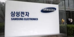 Samsung Gains as AI Memory Prices Increase; Micron Stock Declines.