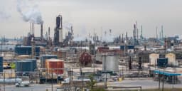 Exxon, Walmart, and 9 Other Stocks Thriving as Cash Reigns Supreme Again