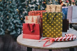 ETF Investors Anticipate Retail Comeback with Record High Holiday Spending Expected