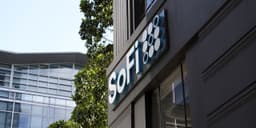SoFi Shares Drop 14% Post-Earnings, Insiders Increasing Their Holdings.