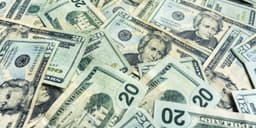 The dollar ends a challenging year with a 'golden cross' signal, indicating that the worst may be behind it.