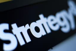 Bitcoin Struggles Impact Strategy — These ETFs Suffered Twice the Loss