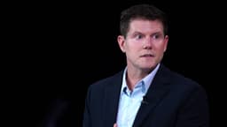 Amazon Reports 14% Sales Growth, Surpassing Walmart