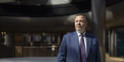 A U.S. Hedge-Fund Star Wants to Rescue British Investors. They Should Thank Him and Leave.