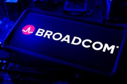Broadcom Set to Surge Over 14%? Check Out 10 Leading Analyst Predictions for Friday