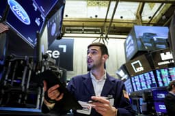 an image of Oakmark Select Fund Outperforms Benchmark in Q4, Adds Target Resources