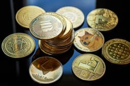 Global Tensions Trigger Cryptocurrency Crash: Bitcoin, XRP, And Dogecoin At 2-Month Lows