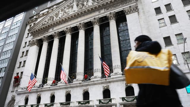 an image of US Stock Market Outlook: Rate Cut Expectations Rise, Key Data Impact, Baidu Up Over 5%