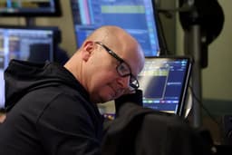 Stock Futures Rise Amid AI and Tariff Concerns