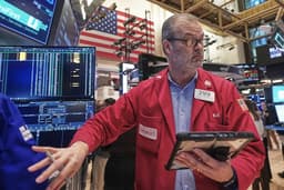 Stock Futures Rise Amid AI Recovery, Fed Minutes Awaited